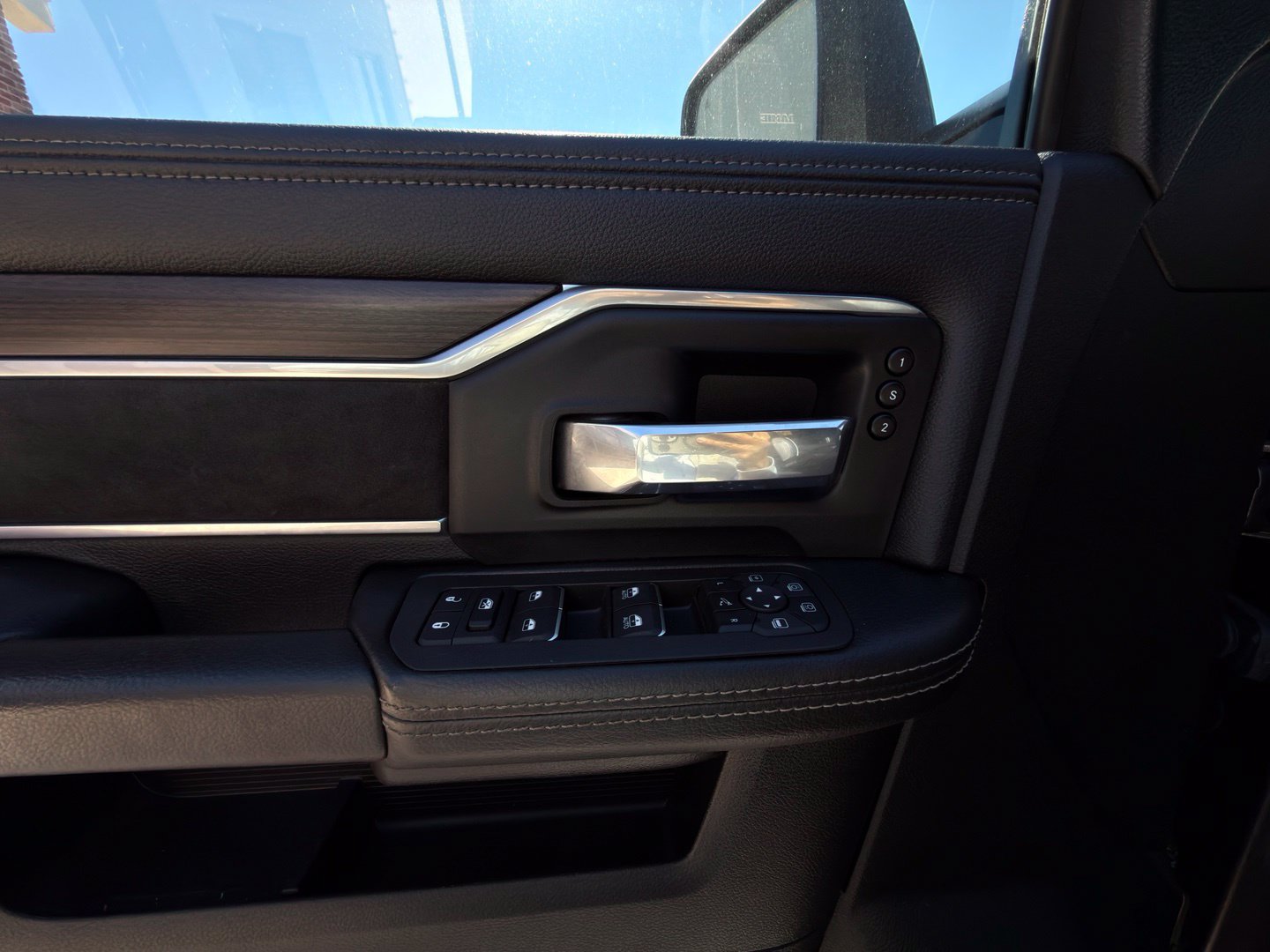 Used 2025 RAM 2500 Laramie w/ Night Edition AWD/4WD image 19