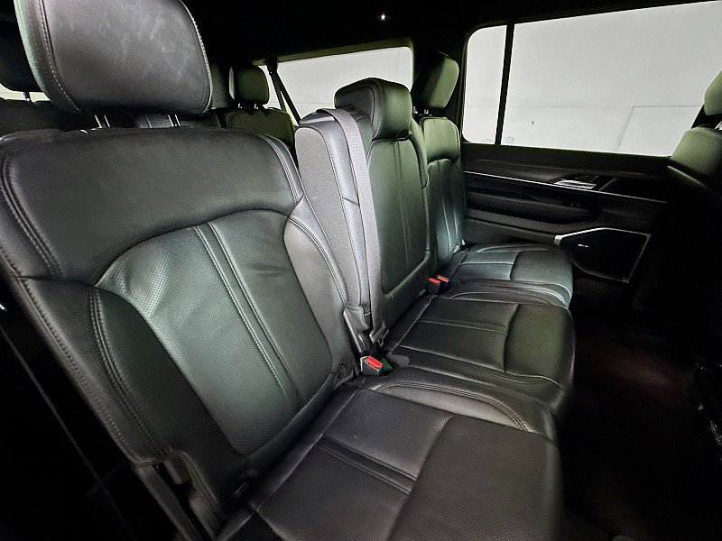 Used 2023 Jeep Wagoneer L Series III w/ Preferred Equipment Group image 29