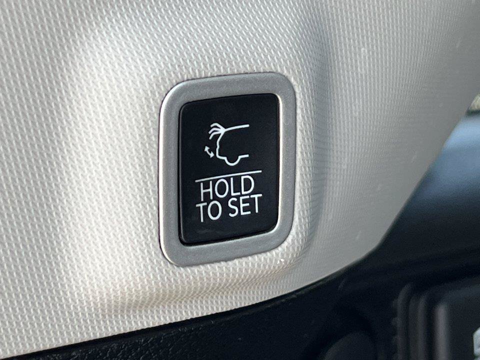 Used 2023 Jeep Grand Cherokee Limited AWD/4WD image 31