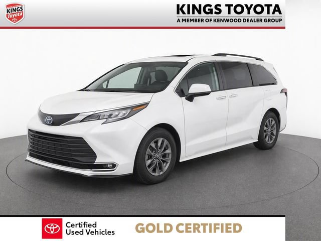 Used 2023 Toyota Sienna XLE w/ XLE Plus Package AWD/4WD image 3