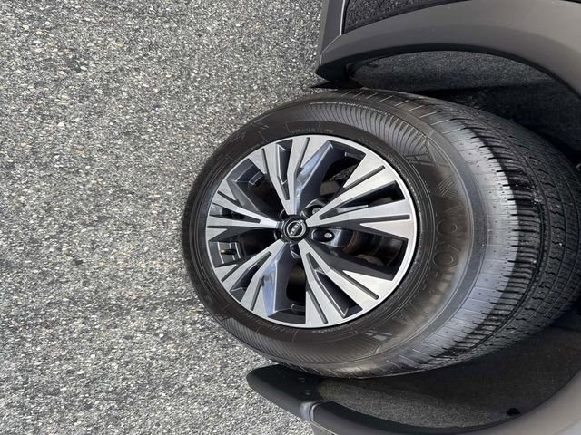 Used 2023 Nissan Rogue SV image 14