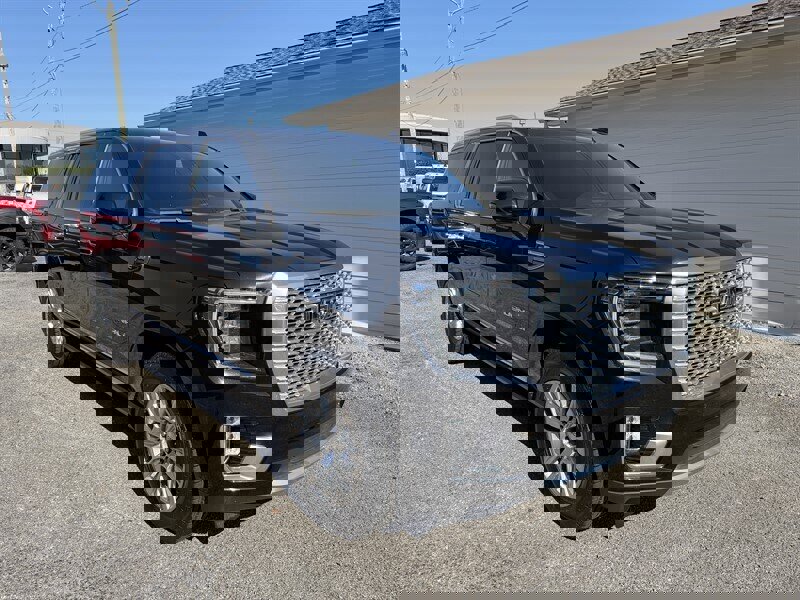 Used 2023 GMC Yukon XL Denali image 3