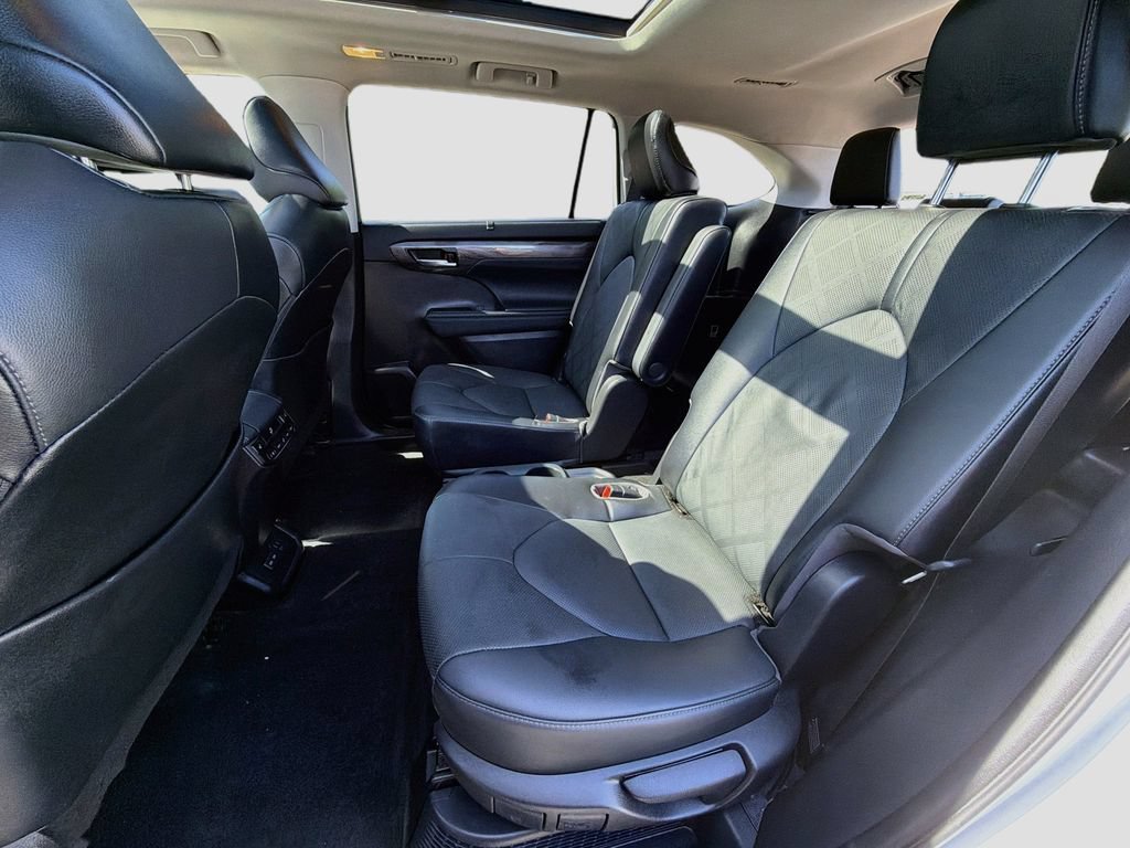 Used 2023 Toyota Highlander Platinum AWD/4WD image 27