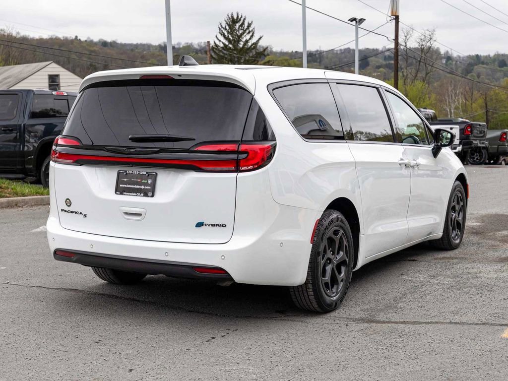 Used 2024 Chrysler Pacifica Limited FWD image 4