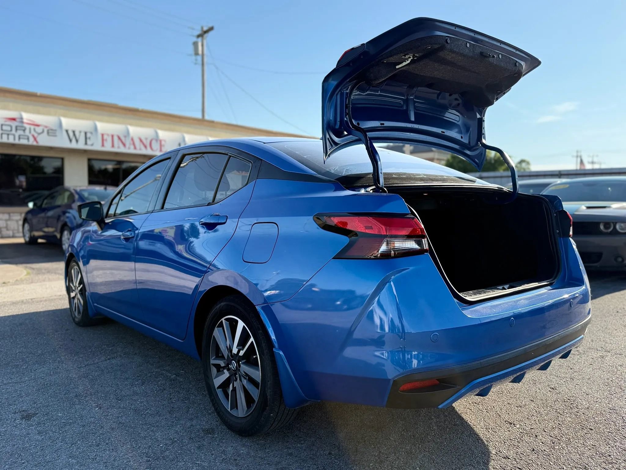 Used 2020 Nissan Versa SV w/ Trunk Package FWD image 10