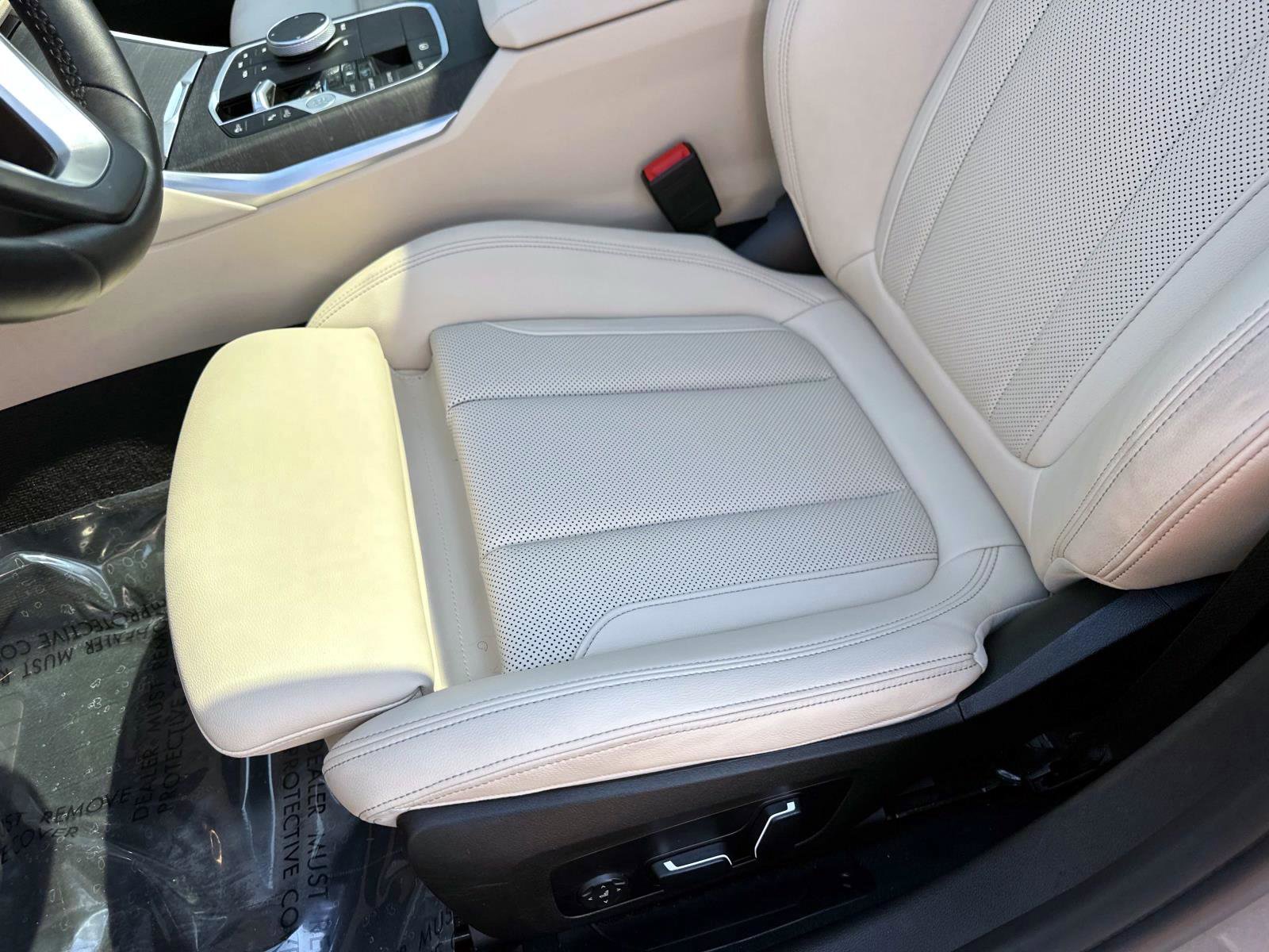 Used 2024 BMW 330i Sedan w/ Premium Package image 21