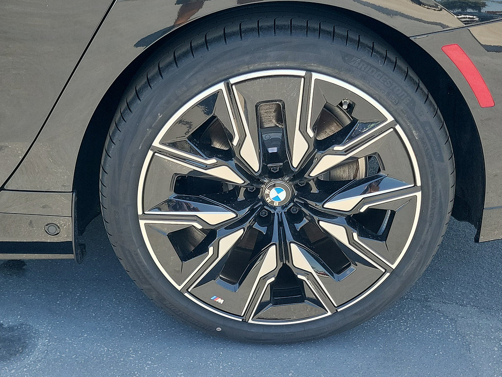 New 2026 BMW i7 M70 w/ Executive Package AWD/4WD image 5