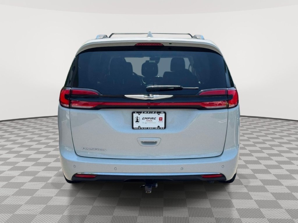 Used 2021 Chrysler Pacifica Touring-L FWD image 5