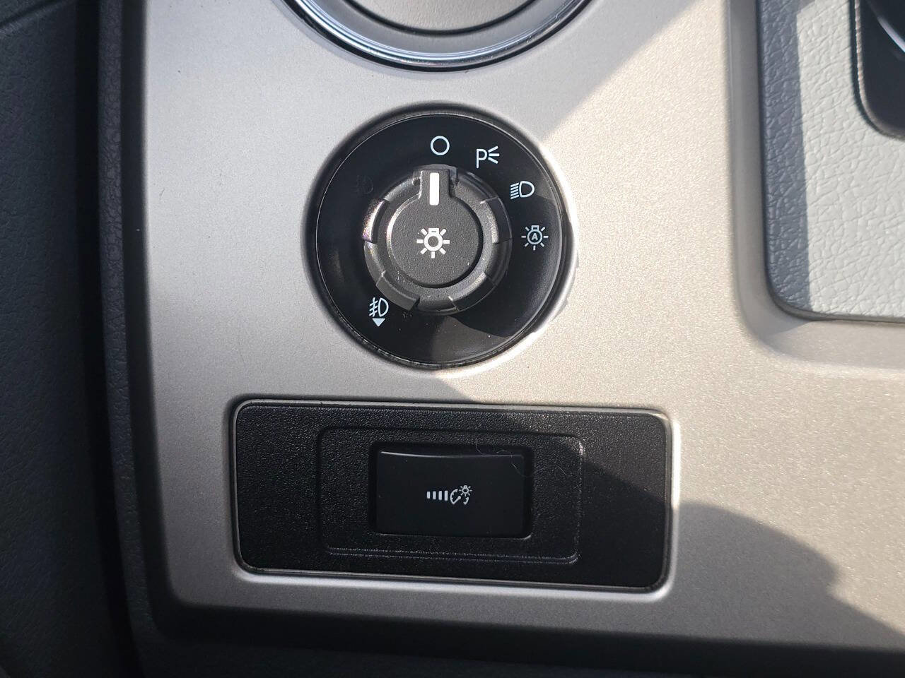 Used 2013 Ford F150 Lariat w/ Lariat Chrome Pkg image 23