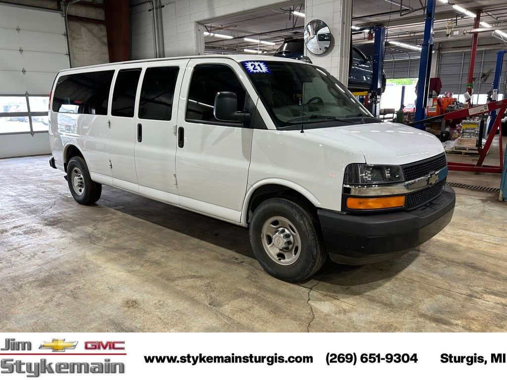 Used 2021 Chevrolet Express 3500 LS w/ Chrome Appearance Package RWD image 10