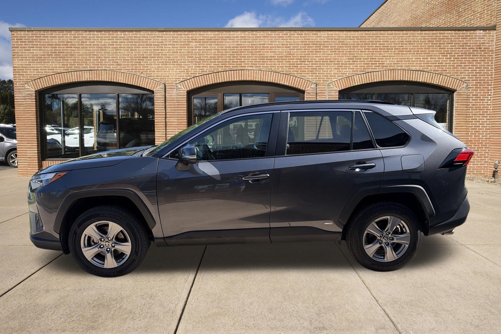 Used 2025 Toyota RAV4 XLE AWD/4WD image 7