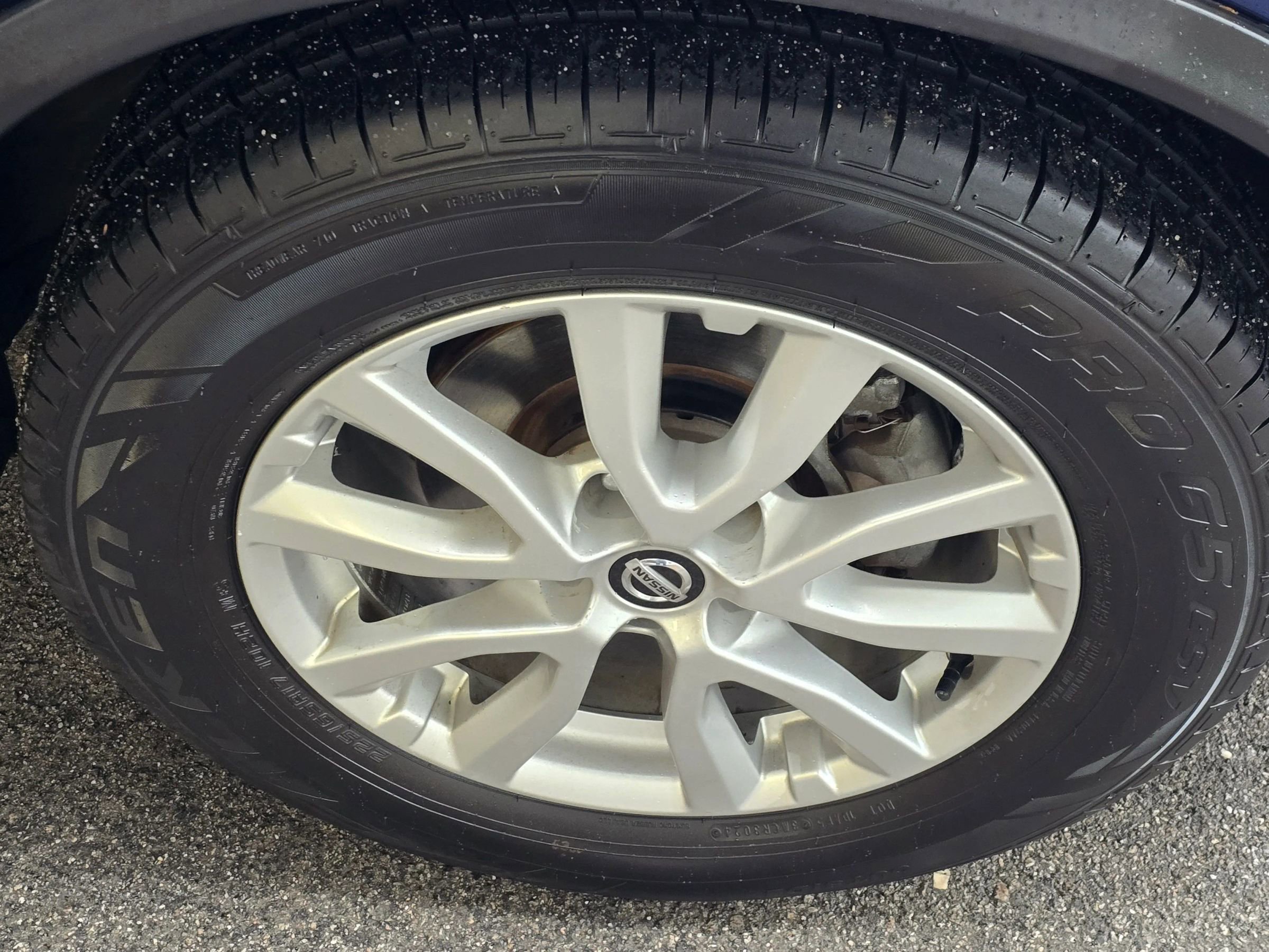 Used 2020 Nissan Rogue SV image 30