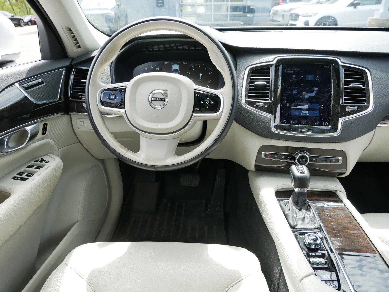 Used 2017 Volvo XC90 T6 Momentum AWD/4WD image 11