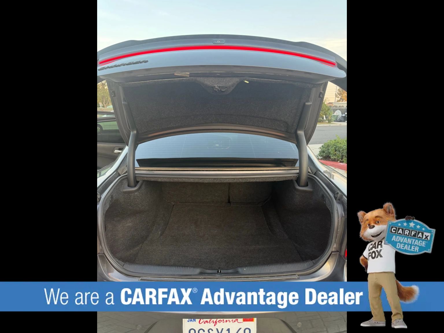 Used 2018 Dodge Charger SXT w/ Blacktop Package image 28