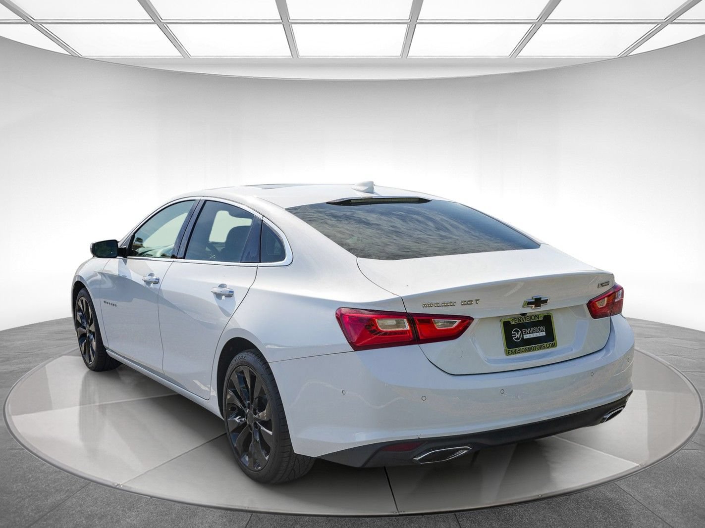 Used 2018 Chevrolet Malibu Premier w/ Premier Sun and Wheel Package FWD image 2
