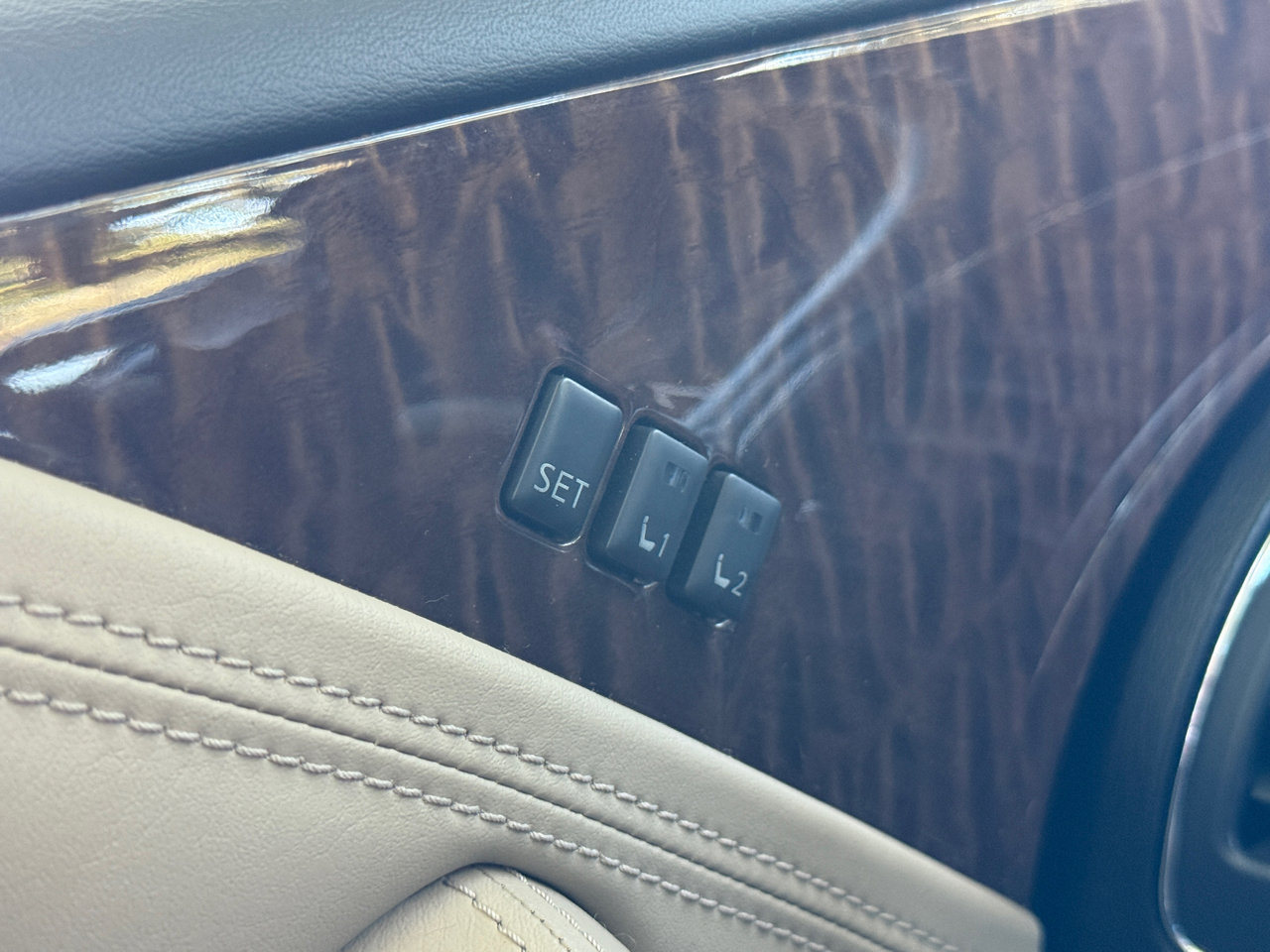 Used 2017 Nissan Armada SL image 26