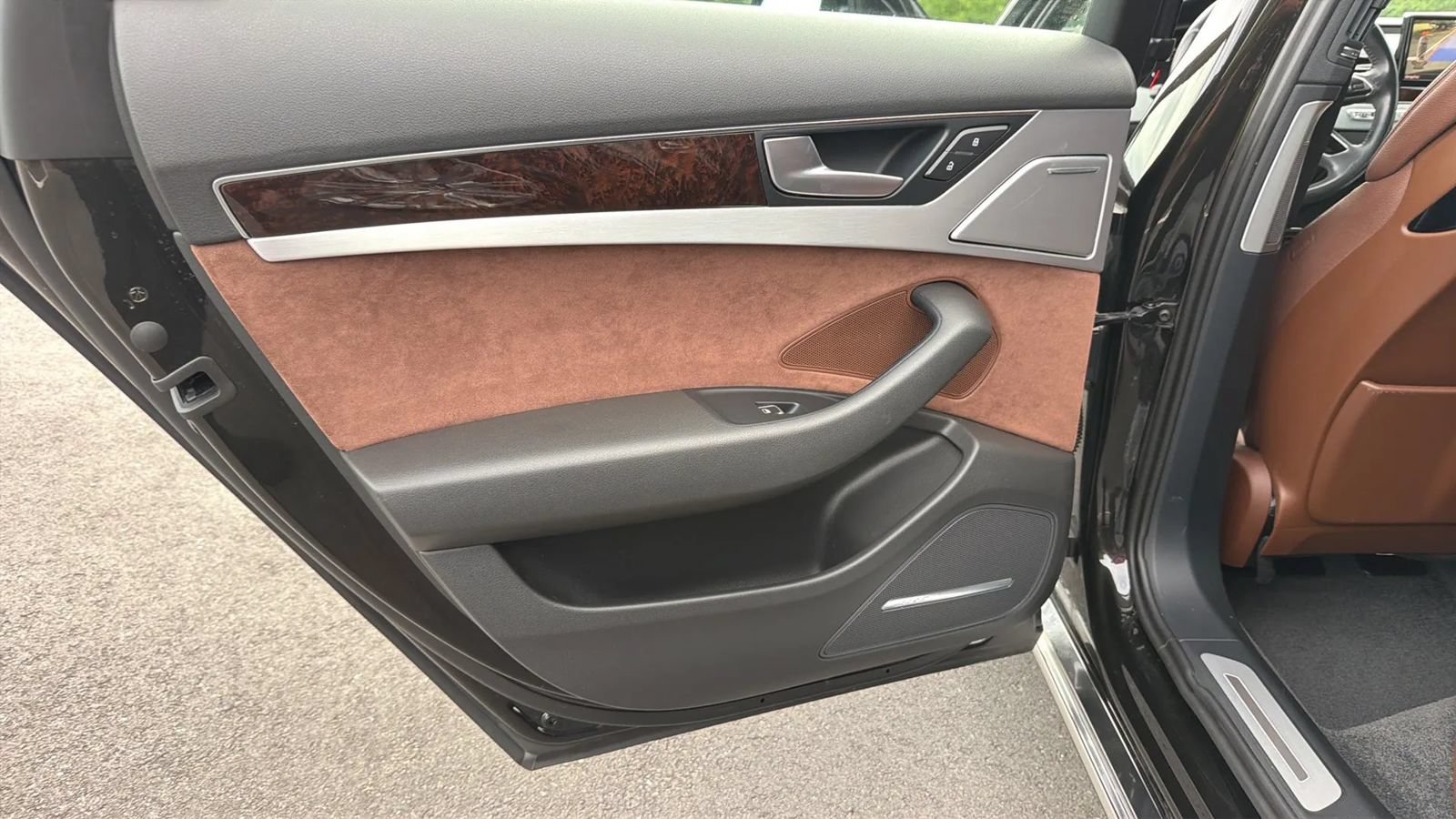 Used 2013 Audi A8 3.0T w/ Convenience Pkg AWD/4WD image 34