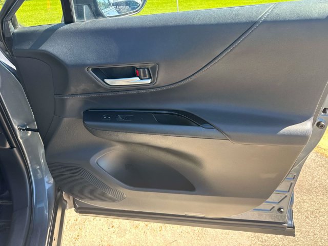 Used 2024 Toyota Venza LE AWD/4WD image 18