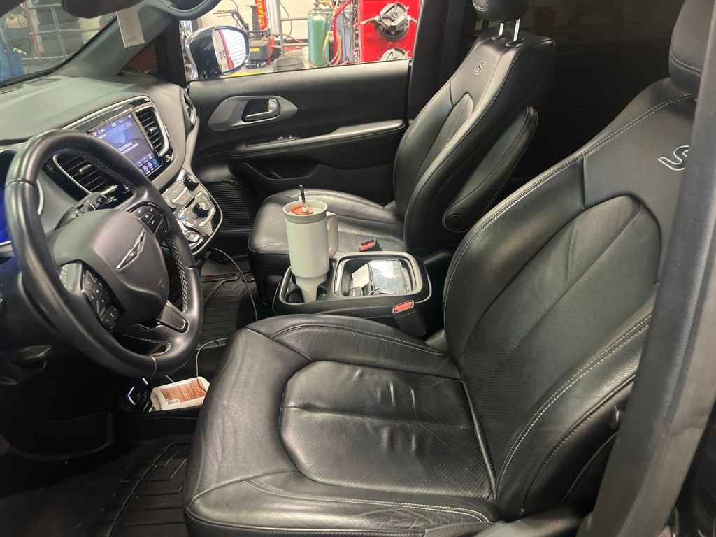 Used 2018 Chrysler Pacifica Touring-L w/ S Appearance Package FWD image 5