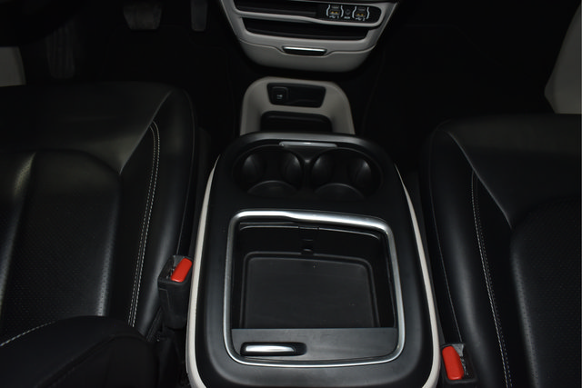 Certified 2024 Chrysler Pacifica Touring-L FWD image 24