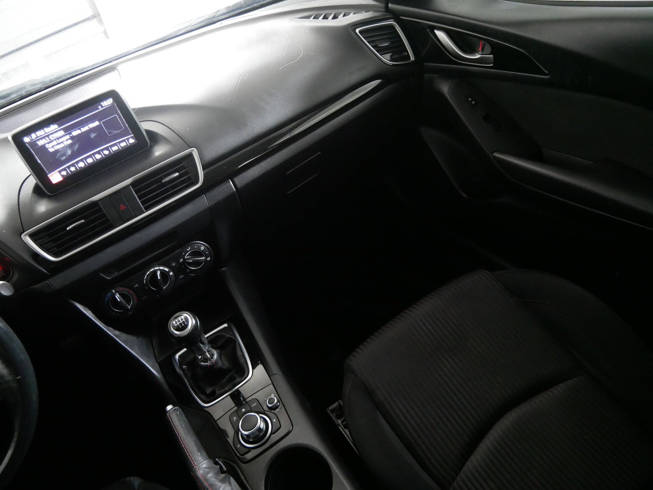 Used 2015 MAZDA MAZDA3 i Touring image 11