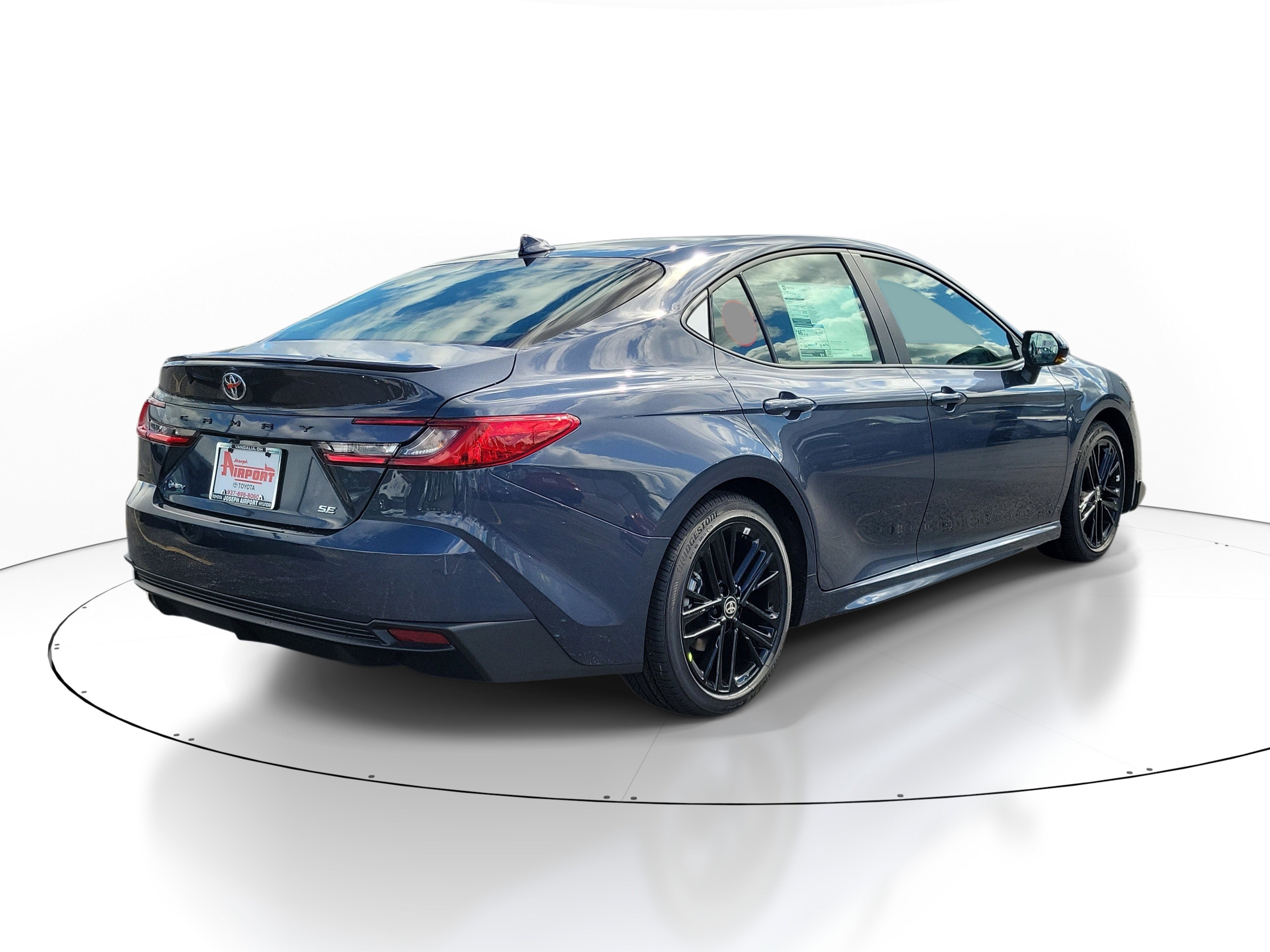 New 2026 Toyota Camry SE FWD image 4