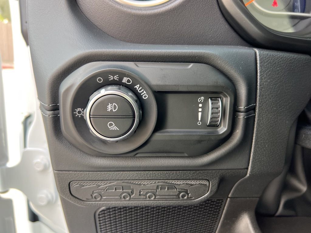 New 2025 Jeep Gladiator High Tide image 10