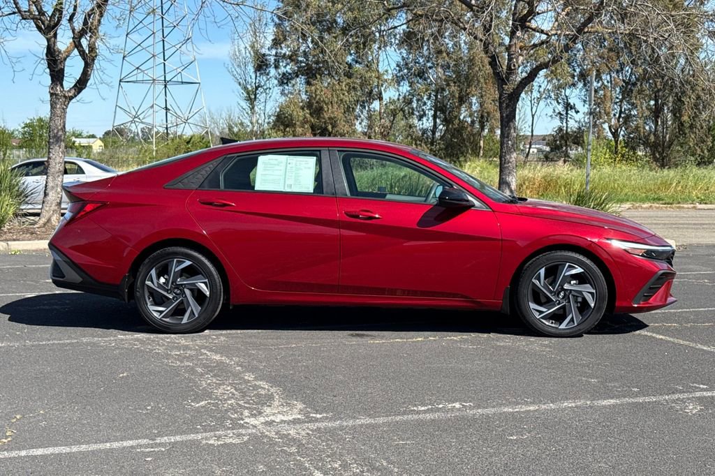 Used 2025 Hyundai Elantra Sport image 3