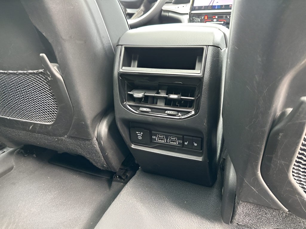 Used 2024 Jeep Grand Cherokee Limited AWD/4WD image 18