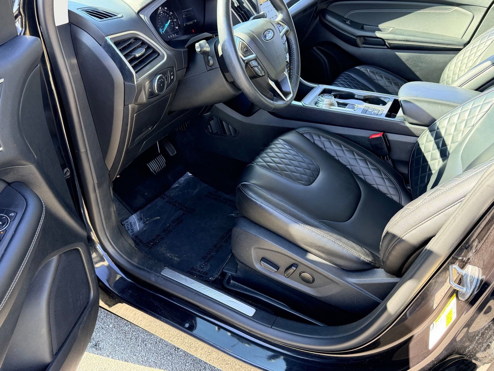 Used 2024 Ford Edge Titanium AWD/4WD image 17
