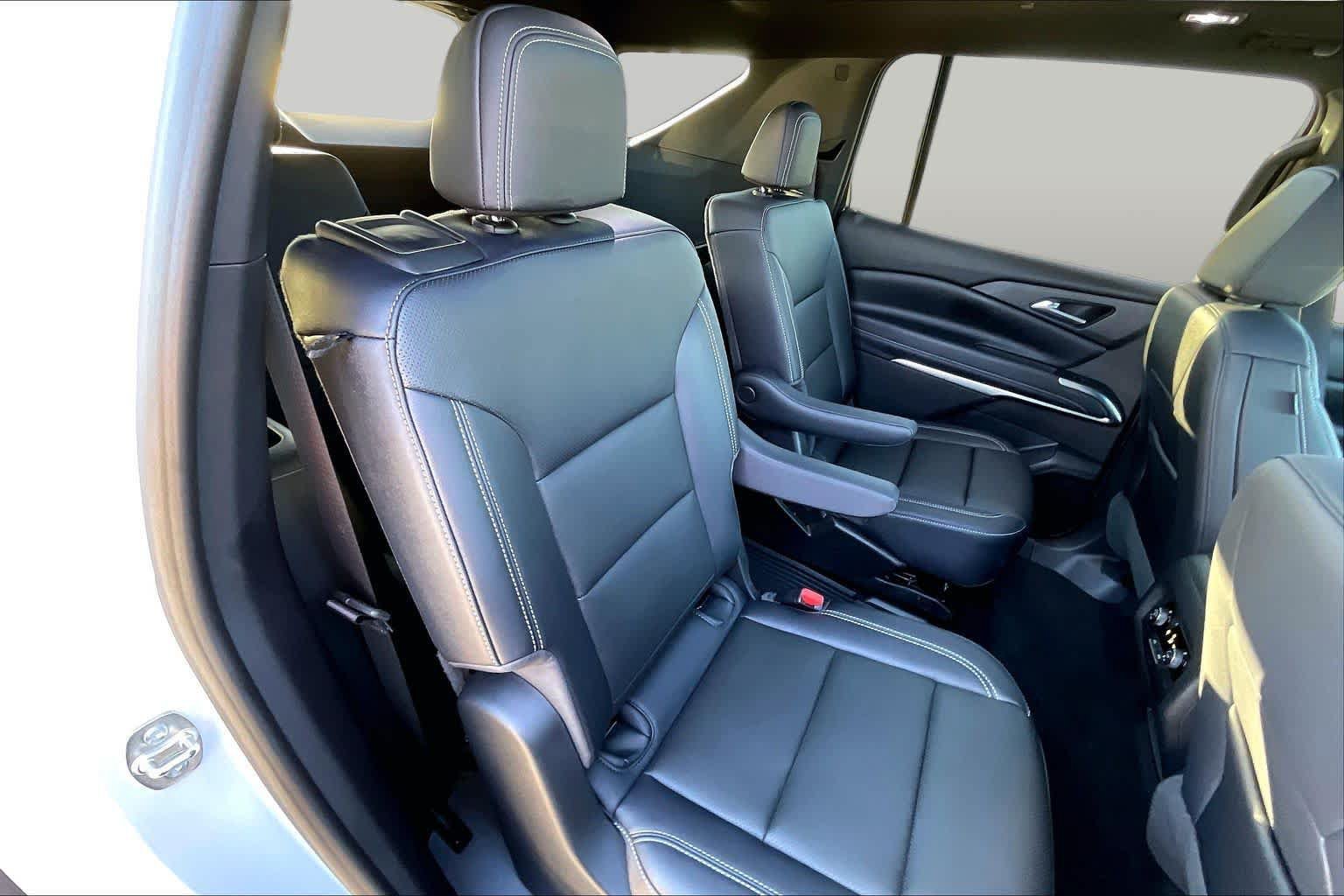 Used 2026 Chevrolet Traverse LT w/ Sun and Wheel Package FWD image 19