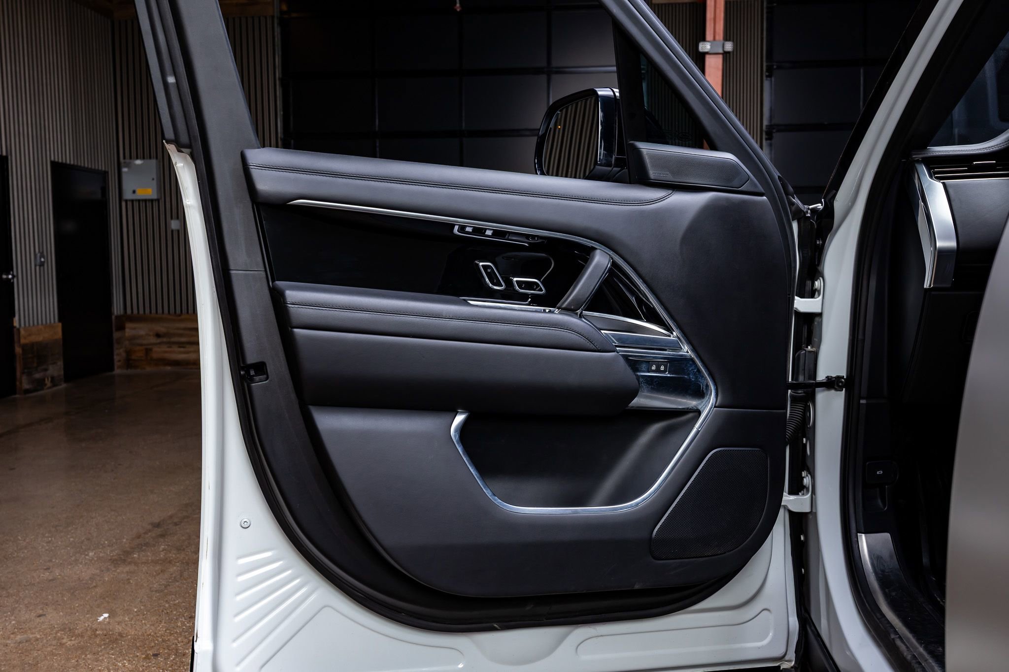 Used 2022 Land Rover Range Rover SE image 32