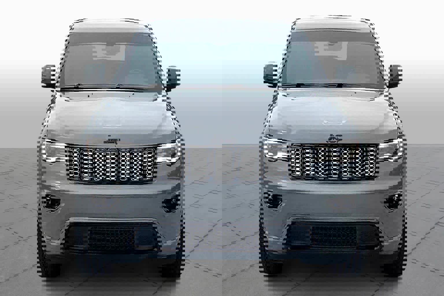 Used 2022 Jeep Grand Cherokee Laredo X image 4