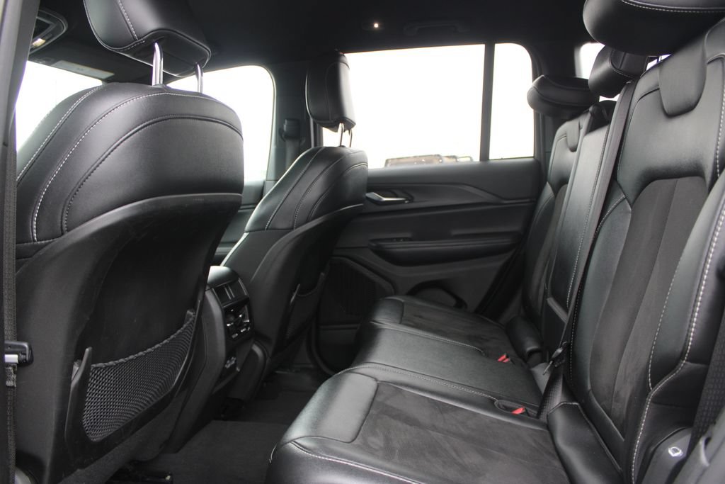 Used 2024 Jeep Grand Cherokee Altitude AWD/4WD image 24