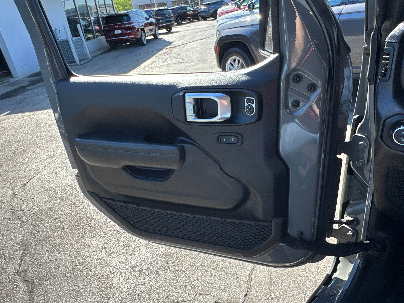 Used 2023 Jeep Gladiator Willys AWD/4WD image 17