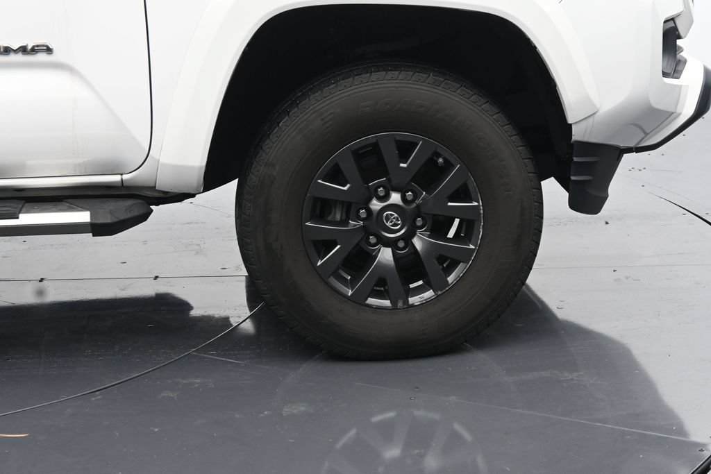 Used 2020 Toyota Tacoma SR5 AWD/4WD image 11
