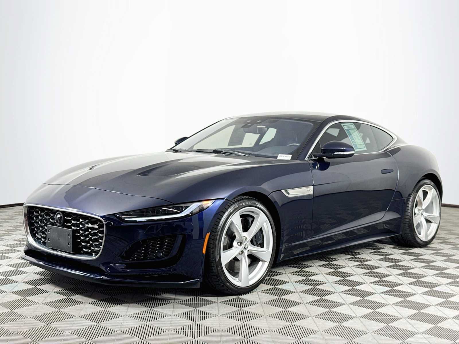 Used 2024 Jaguar F-TYPE R-Dynamic RWD image 29