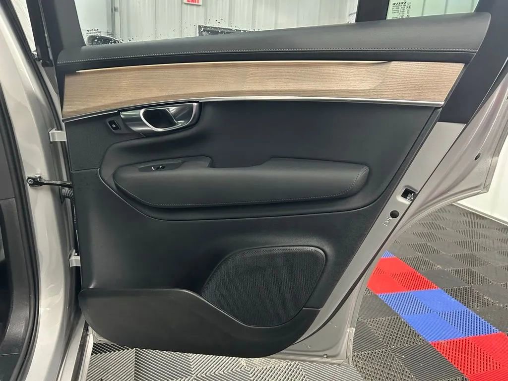 Used 2025 Volvo XC90 B6 Plus AWD/4WD image 22