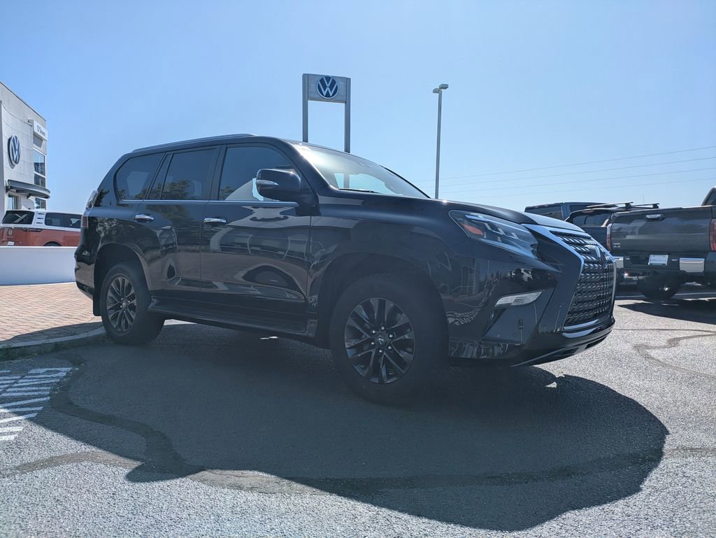 Used 2023 Lexus GX 460 Premium w/ Premium Plus Package image 3