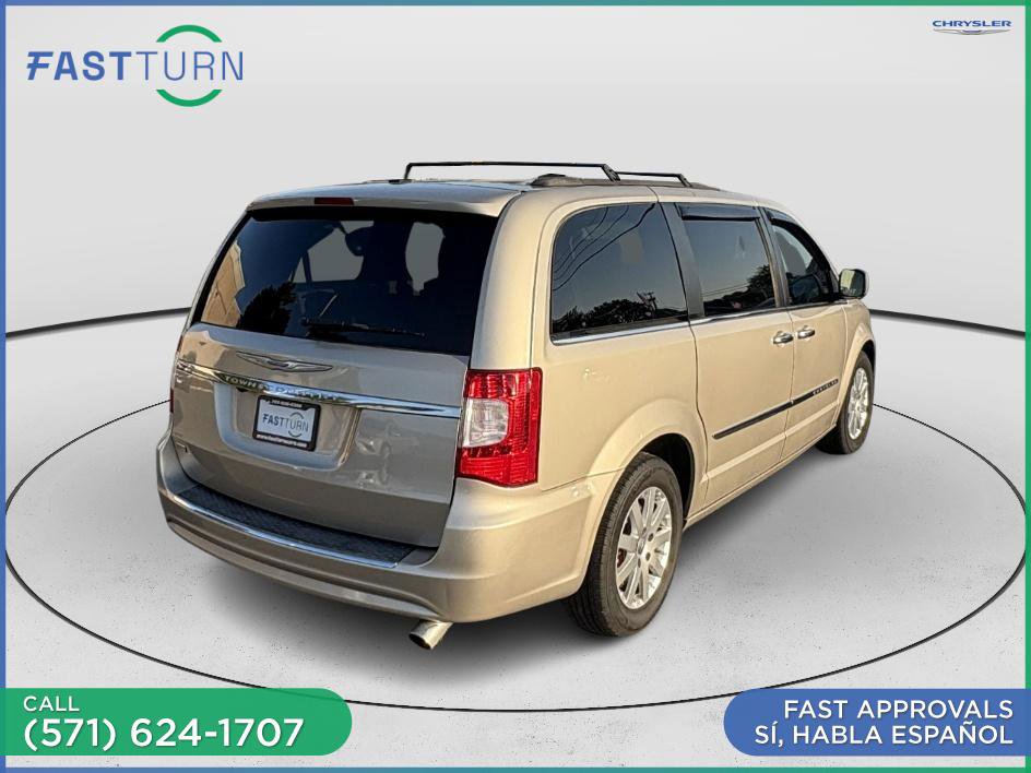 Used 2015 Chrysler Town & Country Touring image 11