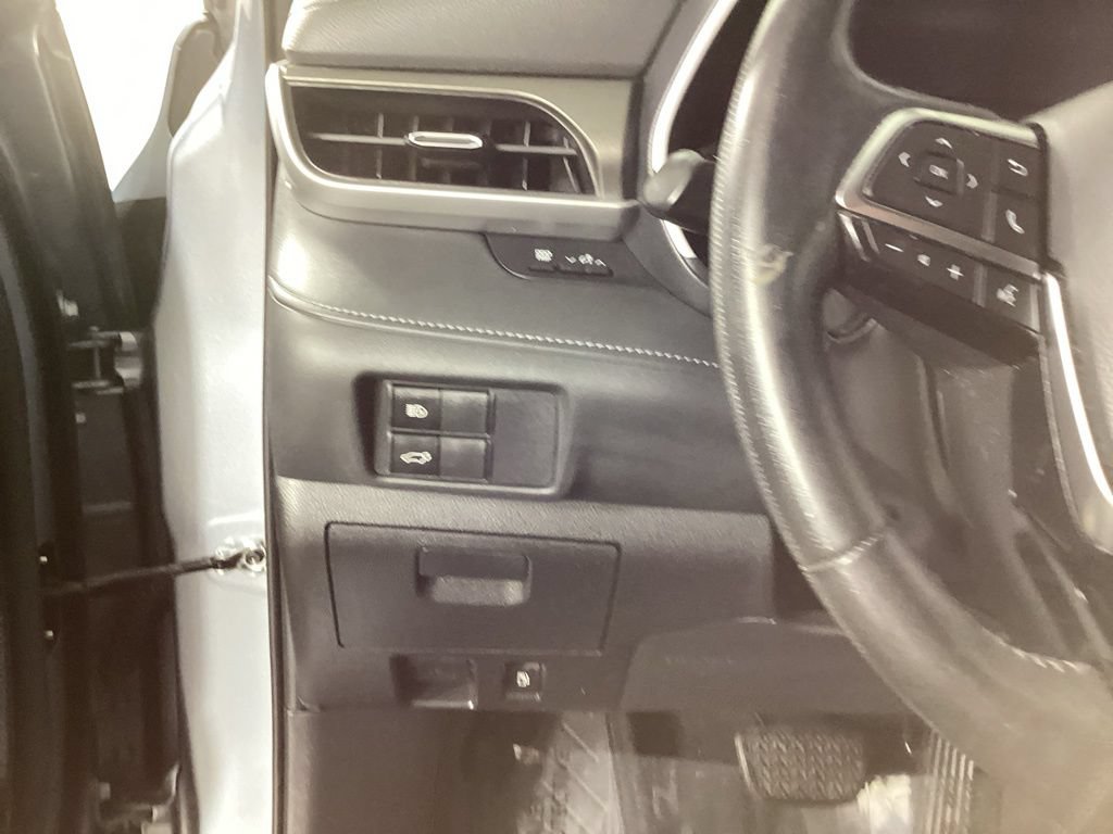 Used 2021 Toyota Highlander XLE AWD/4WD image 11