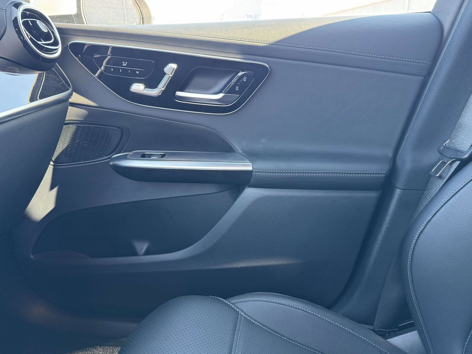 Used 2024 Mercedes-Benz GLC 300 4MATIC image 23