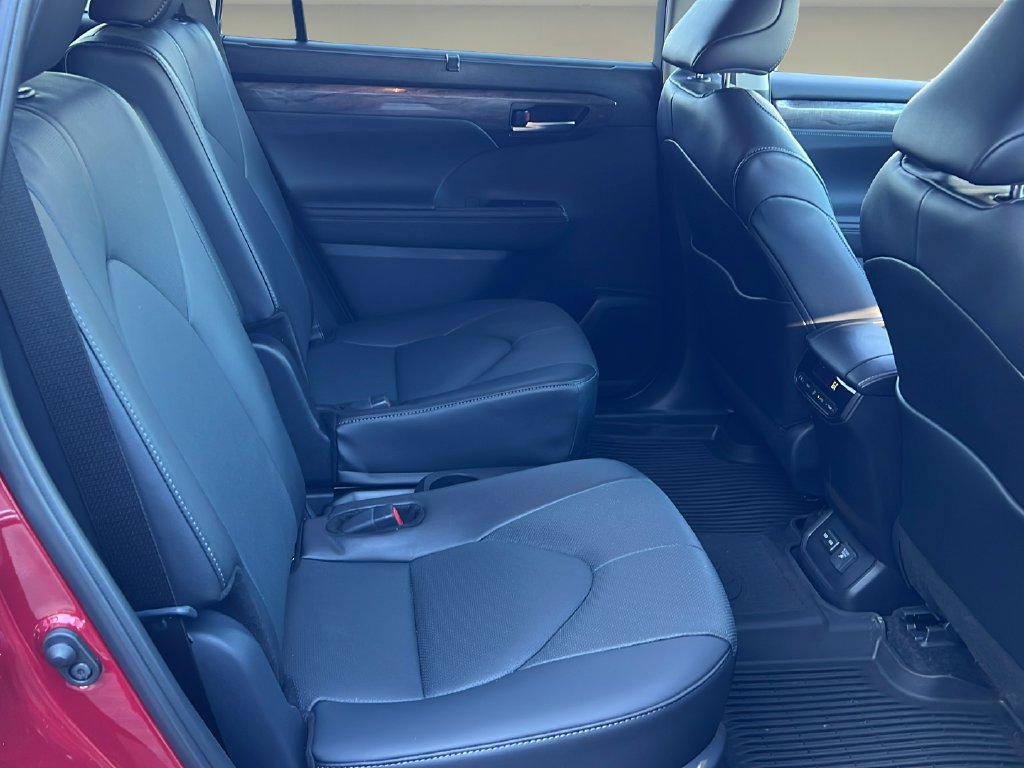 Certified 2026 Toyota Highlander Limited AWD/4WD image 17