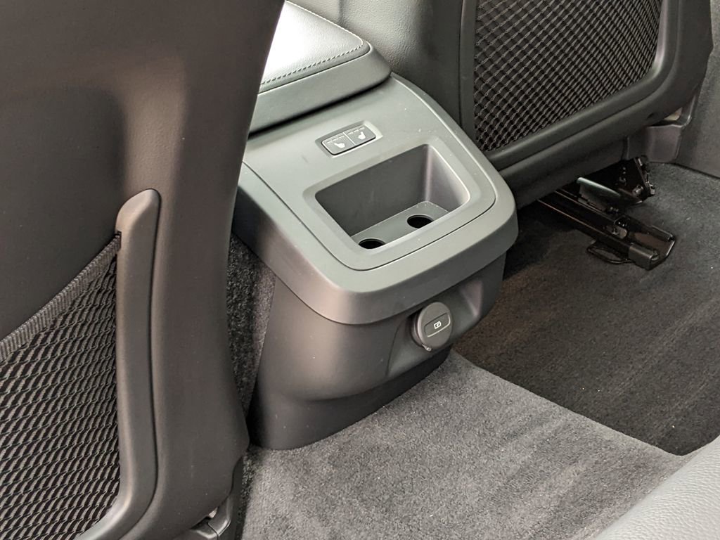 Certified 2025 Volvo V60 B5 Cross Country Plus image 24