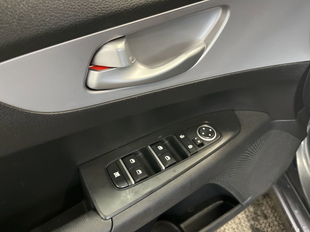 Used 2023 Kia Forte LXS FWD image 5
