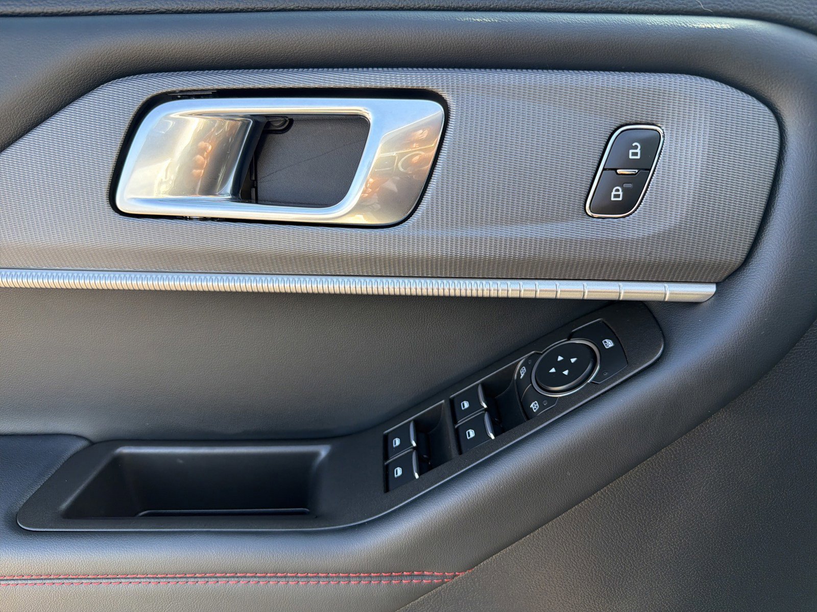 Used 2025 Ford Explorer ST-Line image 19