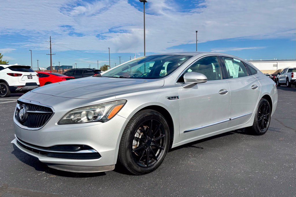 Used 2017 Buick LaCrosse Essence FWD image 3