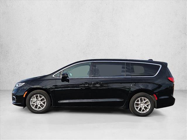 Used 2025 Chrysler Pacifica Select FWD image 8