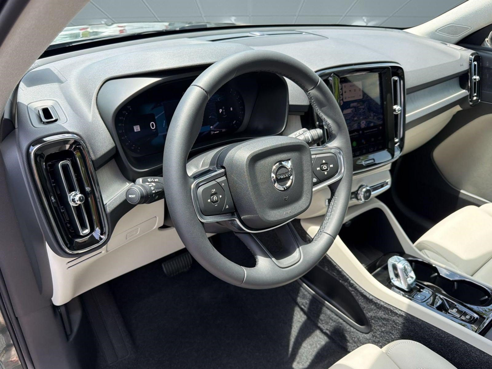 Certified 2026 Volvo XC40 B5 Plus AWD/4WD image 4