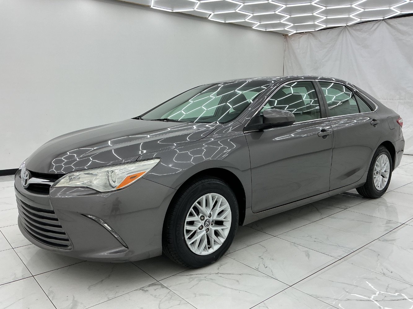 Used 2016 Toyota Camry LE FWD image 6